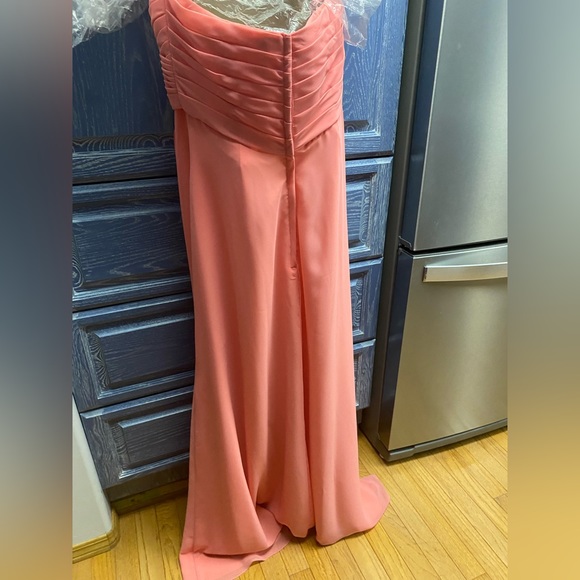 Mari Lee grad/bridesmaid/special occasion dress beautiful coral color wore once. - Picture 2 of 4